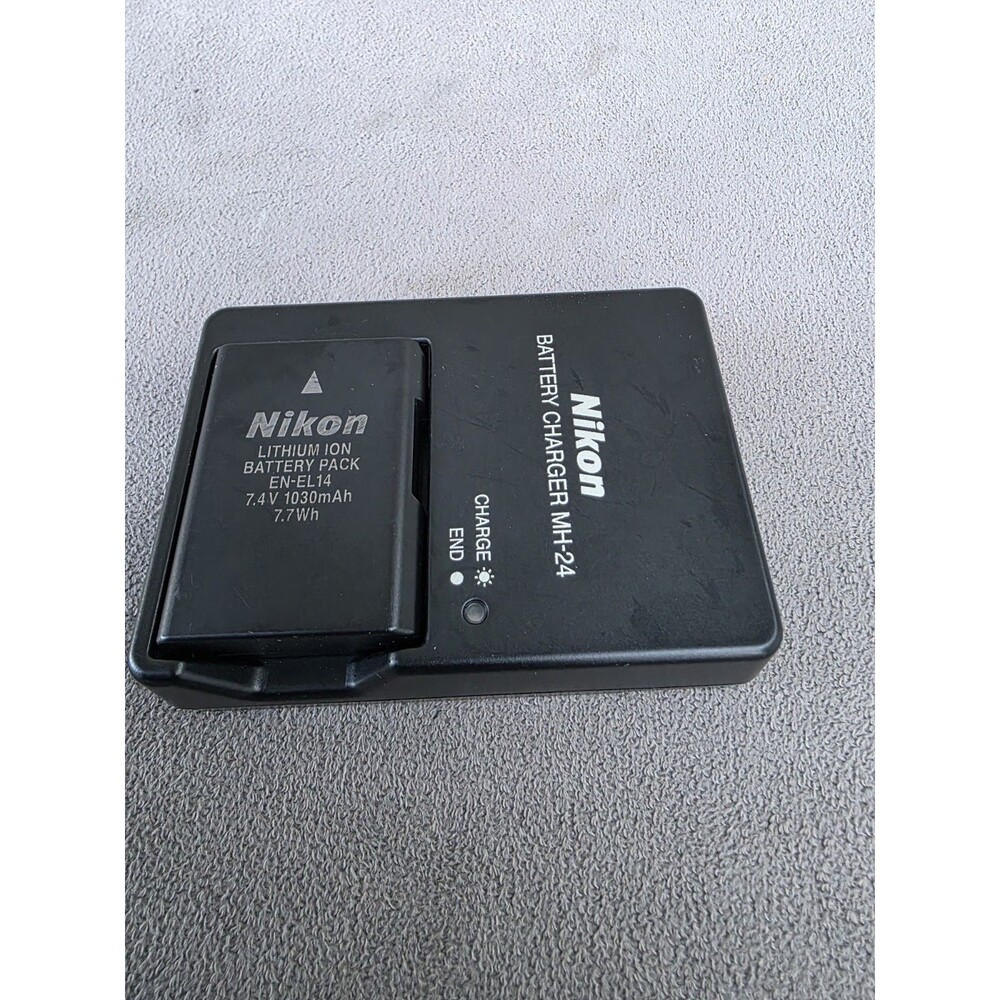 Nikon MH-24 Quick Battery Charger - WORKING - With Original Battery included